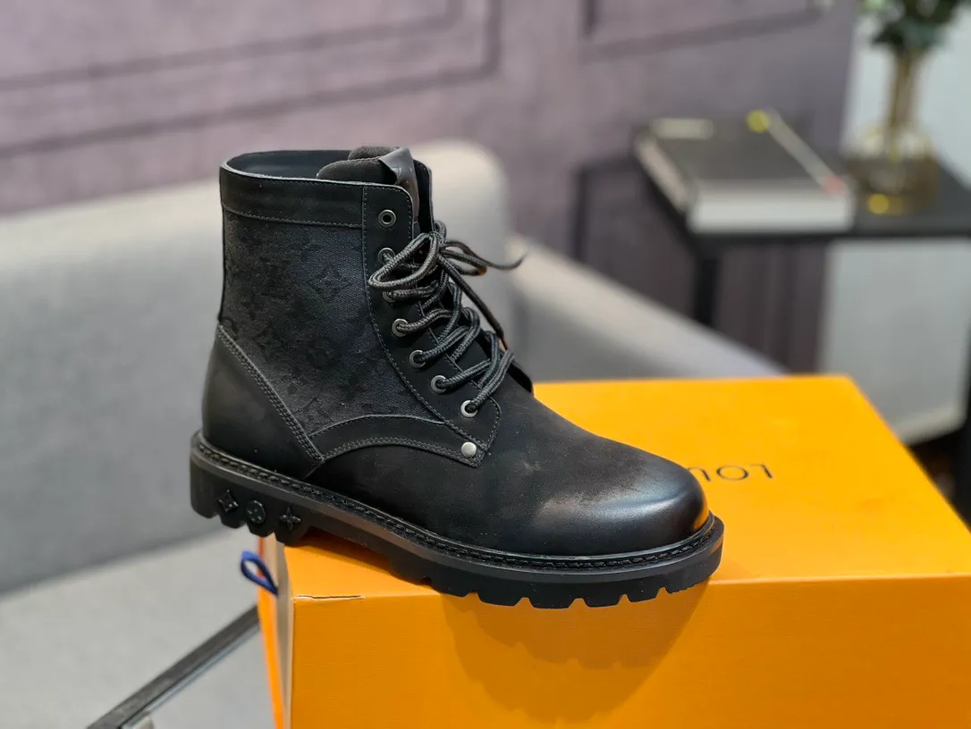 Men's shoes 💰920 L Home - the latest LV men's business casual boots, luxury and nobility are a must. They are all made of imported original first-layer cowhide, just to create a more comfortable wearing experience. ➕Top imported water-dyed full cow lining, original high wear-resistant outsole! 👏👏 Size: Male 39-44; (38 45 46 customized)